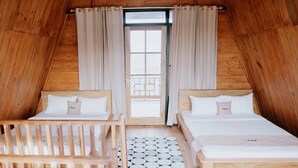 คอทเทจสำหรับครอบครัว, วิวภูเขา | โต๊ะทำงาน, พื้นที่ทำงานแบบใช้แล็ปท็อป, ผ้าม่านกันแสง, ห้องเก็บเสียง