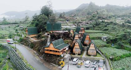 Sikunir Pondok Cabin By Travelink