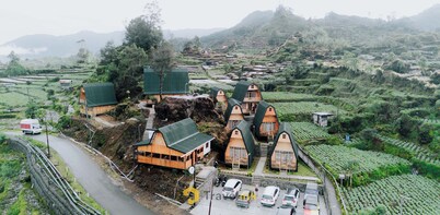 Sikunir Pondok Cabin By Travelink