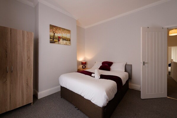 3 bedrooms, iron/ironing board, free WiFi, bed sheets