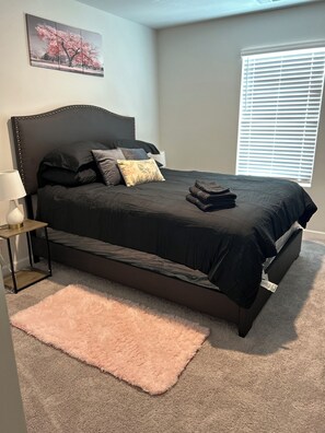 3 chambres, coffres-forts dans les chambres, bureau