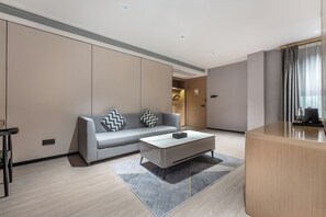 Premium Studio Suite, 2 Double Beds, Ensuite | Living room | 120-cm Smart TV with cable channels, smart speakers, printers - Norman Hotel - Binjiang East Road Subway Station, Haizhu District, Guangzhou - Free shuttle service during the Canton Fair (Guangzhou)