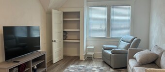 Main Stay on Market Unit 3 -Healthcare and Military Friendly