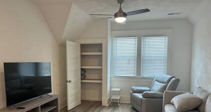 Main Stay on Market Unit 3 -Healthcare and Military Friendly