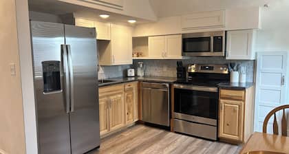 Main Stay on Market Unit 3 -Healthcare and Military Friendly
