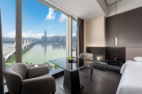 Blackout drapes, free WiFi, bed sheets