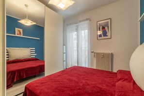 2 عدّة غرف نوم ومكواة/لوح كي وواي فاي وملاءات أسرّة