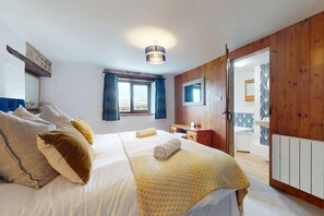 4 bedrooms, travel cot, WiFi, bed sheets