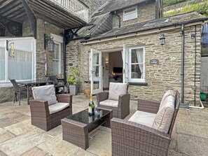 Outdoor dining - The Cottage at Woodlands (Lynton)