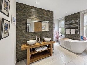 Towels - The Cottage at Woodlands (Lynton)