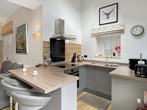 Microwave, oven - The Cottage at Woodlands (Lynton)