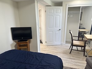 1 bedroom, iron/ironing board, WiFi - Peace of Mind (Whitby)