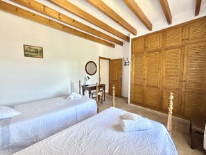 3 bedrooms, iron/ironing board, travel cot, free WiFi