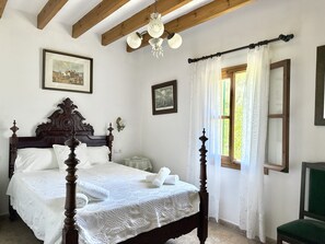 3 bedrooms, iron/ironing board, travel cot, free WiFi