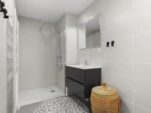 Shower, hair dryer, towels - 4* House | 70m² | Swimming Pool | Parking | Wi-Fi | Air Conditioning (La Garde Freinet)