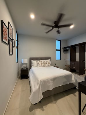 2 bedrooms, desk, iron/ironing board, free WiFi - Apartment with Private Rooftop. Start your adventure here at Zefira - 2BR. (Mérida)