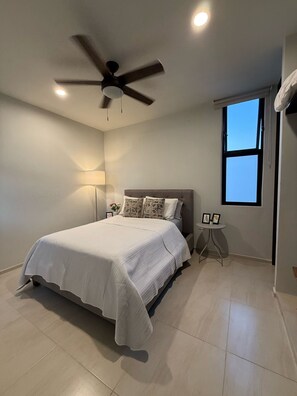 2 bedrooms, desk, iron/ironing board, free WiFi - Apartment with Private Rooftop. Start your adventure here at Zefira - 2BR. (Mérida)