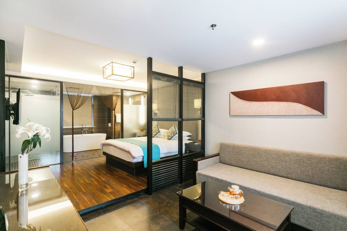 Senior Studio Suite | Free WiFi