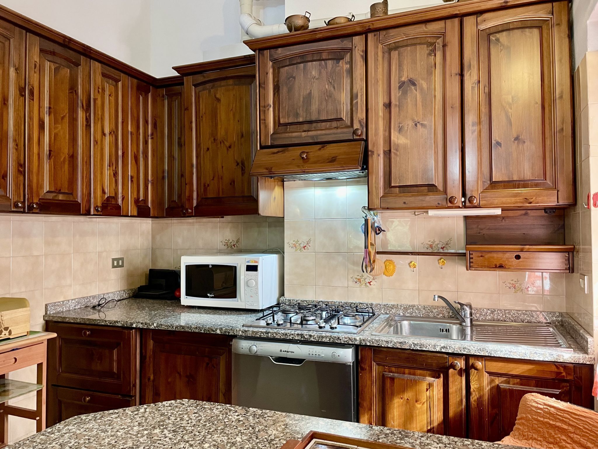 Kühlschrank, Mikrowelle, Ofen, Geschirrspüler