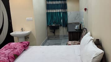 Double or Twin Room, Balcony | 3 bedrooms, free WiFi