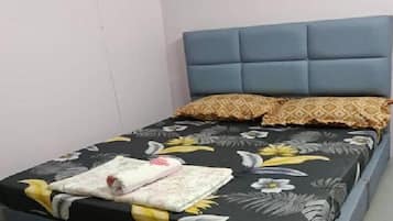 4 bedrooms, in-room safe, iron/ironing board, bed sheets