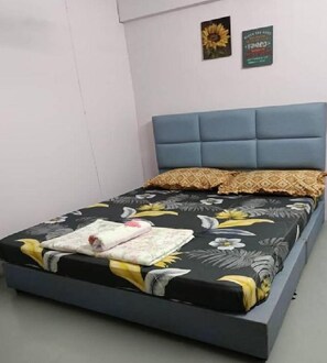 4 bedrooms, in-room safe, iron/ironing board, bed sheets