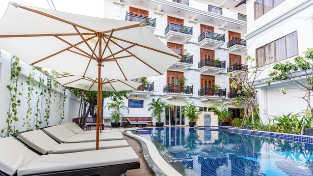 Hồ bơi trong nhà, hồ bơi ngoài trời 