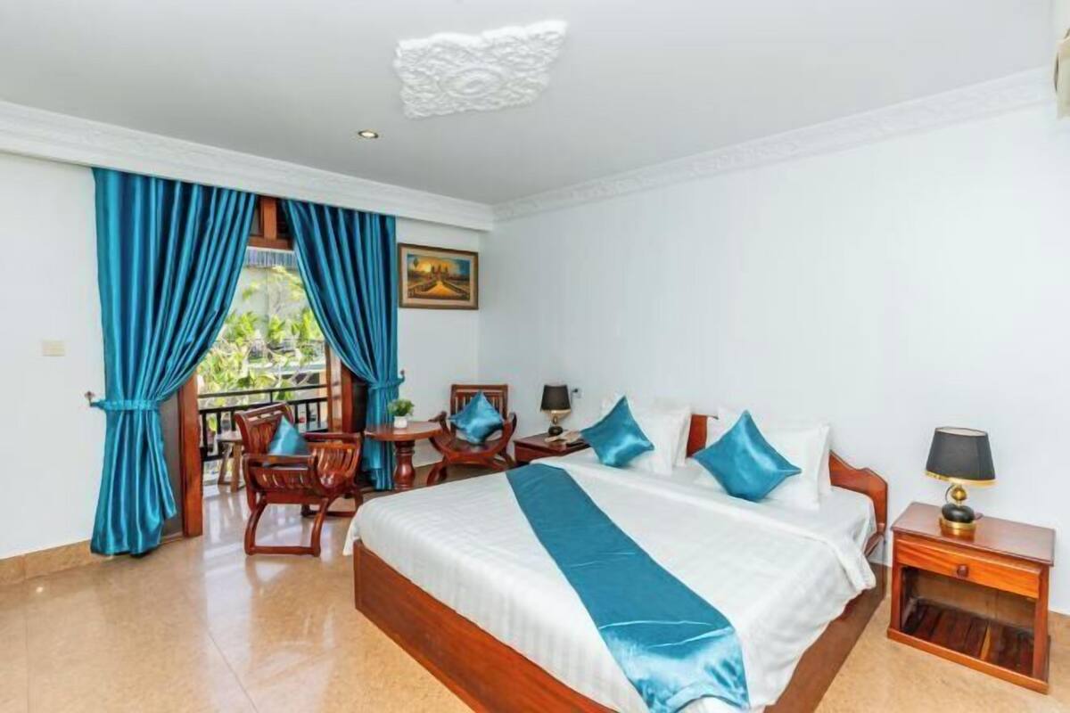 In-room safe, desk, WiFi (free), bed sheets