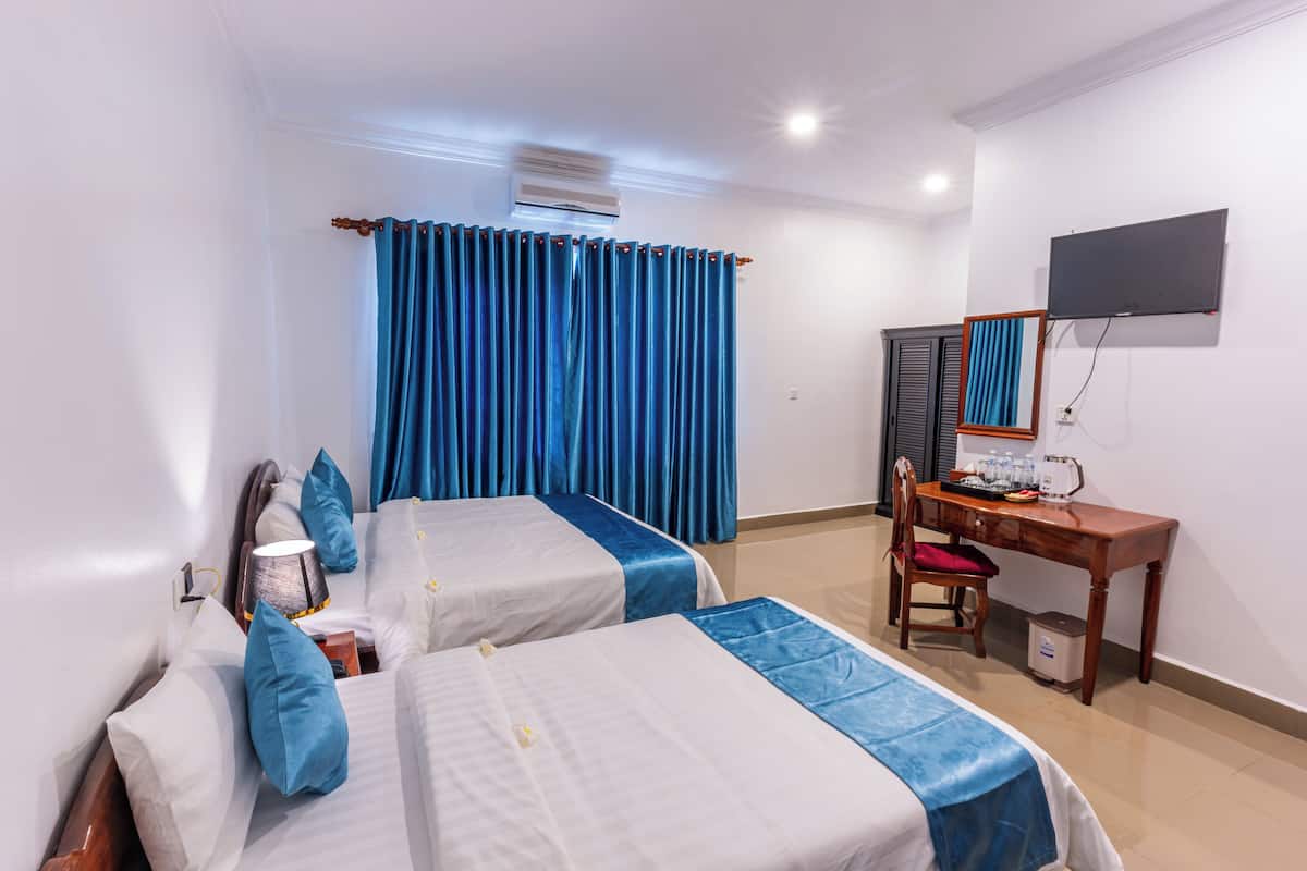 Family Room, 2 Bedrooms