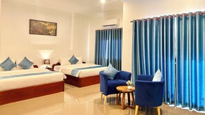 Deluxe Family City View | Két bảo mật tại phòng, bàn, truy cập Internet không dây miễn phí 
