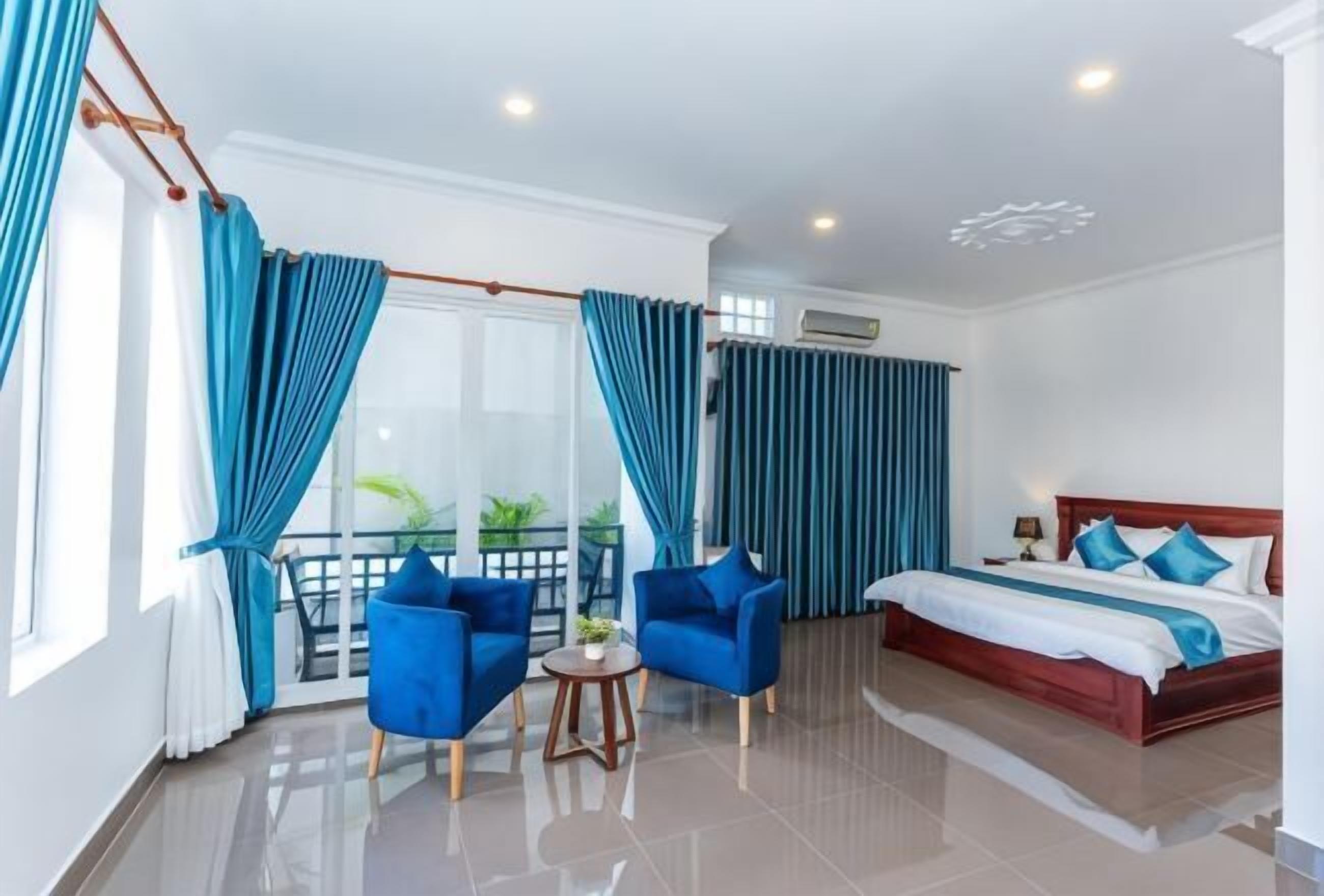 Tallelokero huoneessa, työpöytä, ilmainen Wi-Fi, vuodevaatteet