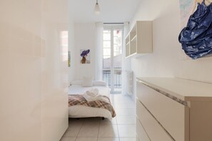 2 quartos, ferros/tábuas de passar roupa, Wi-Fi, roupa de cama