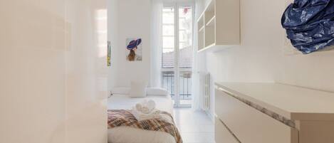 2 habitaciones, tabla de planchar con plancha, wifi y ropa de cama