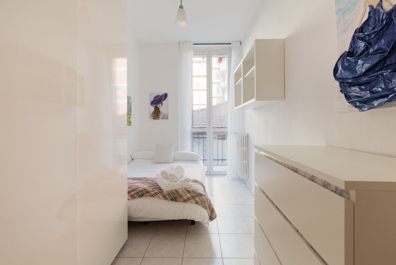 2 bedrooms, desk, iron/ironing board, WiFi