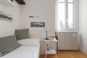 Iron/ironing board, WiFi, bed sheets