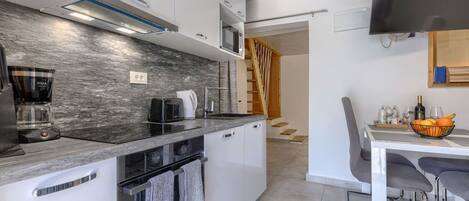 Refrigerador, microondas, horno y lavavajillas