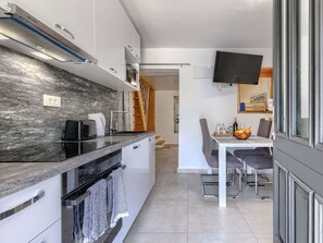 Frigorifero, microonde, forno, lavastoviglie