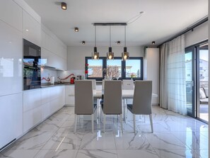 Fridge, microwave, oven, dishwasher - Apartment Marina by Interhome (Poreč)