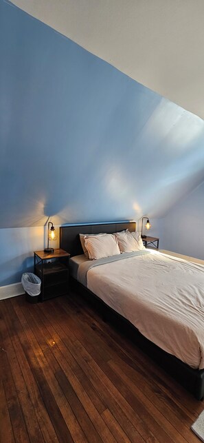 4 soverom, safe på rommet, strykejern/-brett og wi-fi (inkludert)