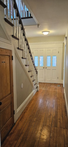 Scenic Shelburne home. Central location close to Shelburne Harbour.