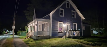 Scenic Shelburne home. Central location close to Shelburne Harbour.