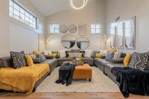 Smart-TV, Kamin, DVD-Player, Tischfußball