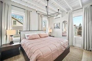 3 habitaciones, tabla de planchar con plancha, wifi y ropa de cama 