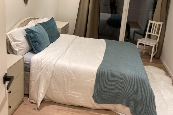 2 bedrooms, iron/ironing board, WiFi, bed sheets