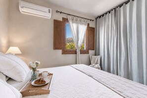 1 bedroom, free WiFi, bed sheets - Dimora Acquamarina, Baja Sardinia, Italy (Baja Sardinia)