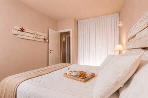 1 bedroom, free WiFi, bed sheets - Dimora Ambra, Baja Sardinia, Italy (Baja Sardinia)