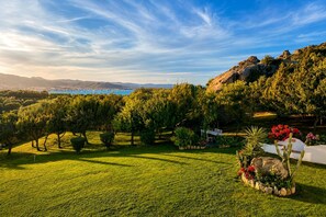 Property grounds - Dimora Ambra, Baja Sardinia, Italy (Baja Sardinia)