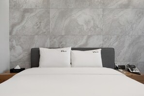 Deluxe Double Room, City View | Laptop workspace, blackout drapes, soundproofing, iron/ironing board - Haydn Hotel (Busan)