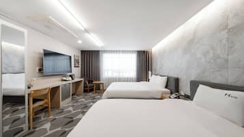 Deluxe-Zweibettzimmer, Stadtblick | 1 Schlafzimmer, laptopgeeigneter Arbeitsplatz, Verdunkelungsvorhänge