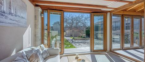 Télévision, cheminée